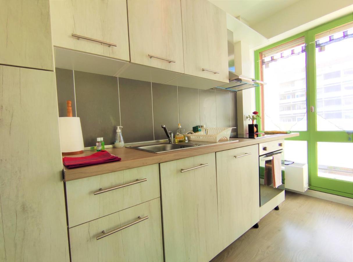 5 appartements indépendants situés à mi-chemin entre le Vieux Port et le Pont de l île de Ré La Rochelle  Exterior foto