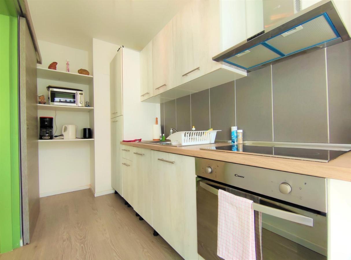 5 appartements indépendants situés à mi-chemin entre le Vieux Port et le Pont de l île de Ré La Rochelle  Exterior foto