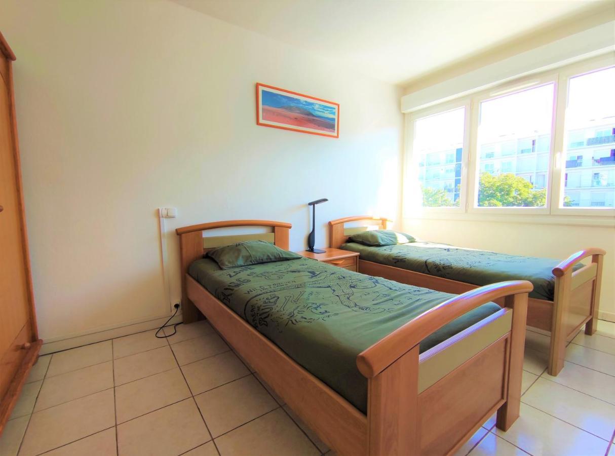 5 appartements indépendants situés à mi-chemin entre le Vieux Port et le Pont de l île de Ré La Rochelle  Exterior foto