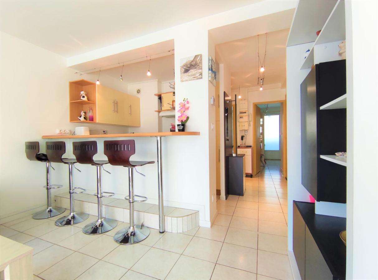 5 appartements indépendants situés à mi-chemin entre le Vieux Port et le Pont de l île de Ré La Rochelle  Exterior foto