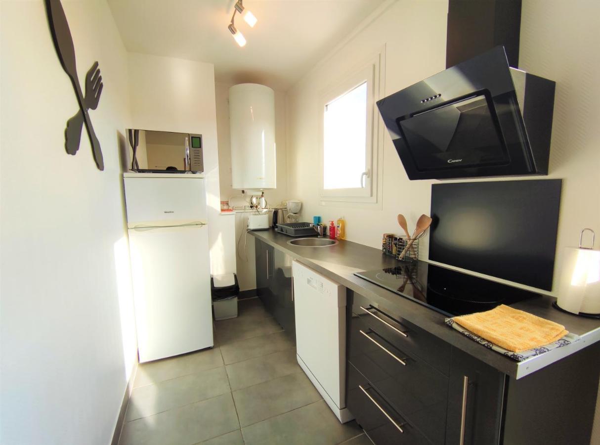 5 appartements indépendants situés à mi-chemin entre le Vieux Port et le Pont de l île de Ré La Rochelle  Exterior foto