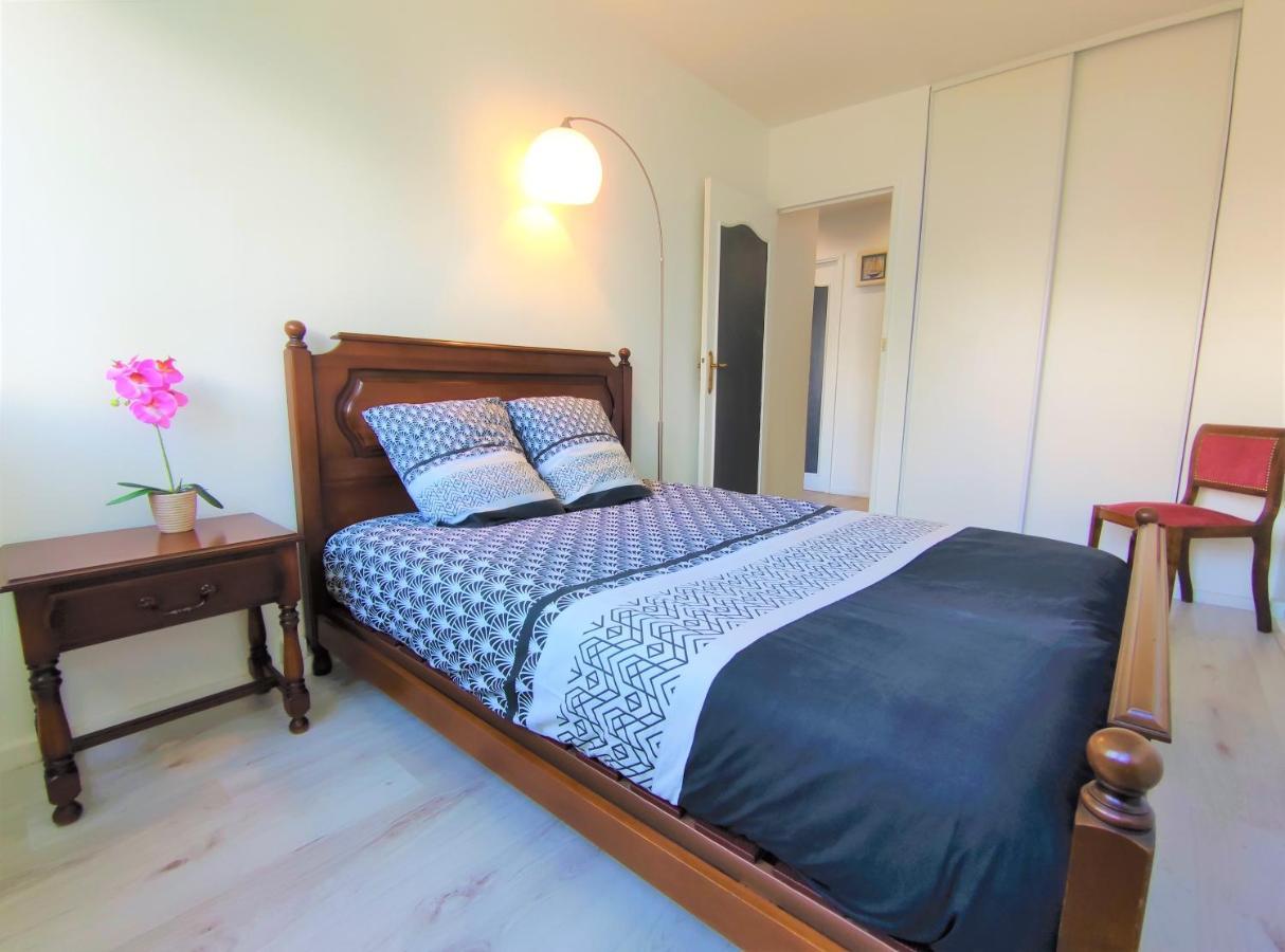 5 appartements indépendants situés à mi-chemin entre le Vieux Port et le Pont de l île de Ré La Rochelle  Exterior foto