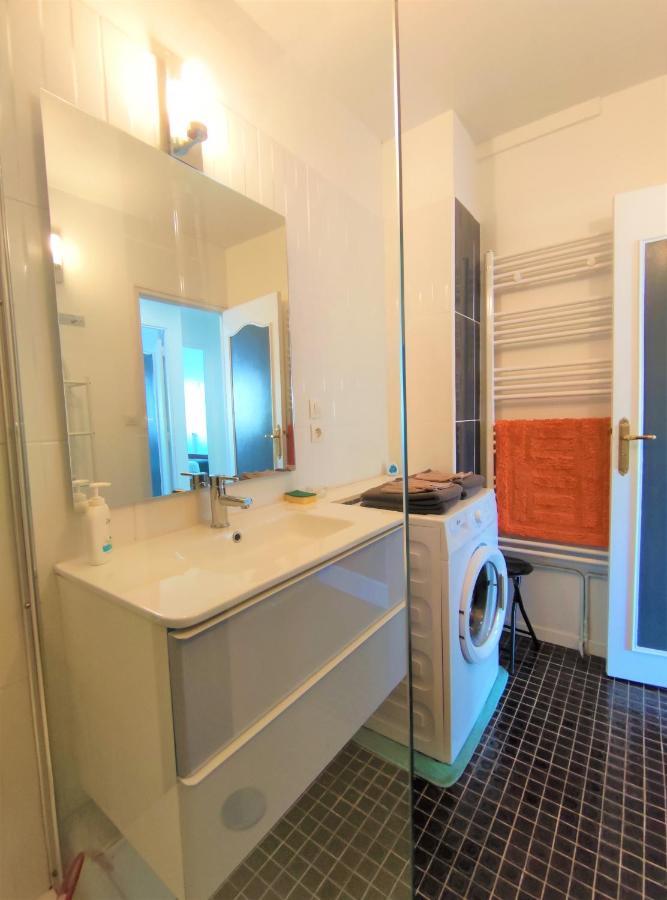 5 appartements indépendants situés à mi-chemin entre le Vieux Port et le Pont de l île de Ré La Rochelle  Exterior foto