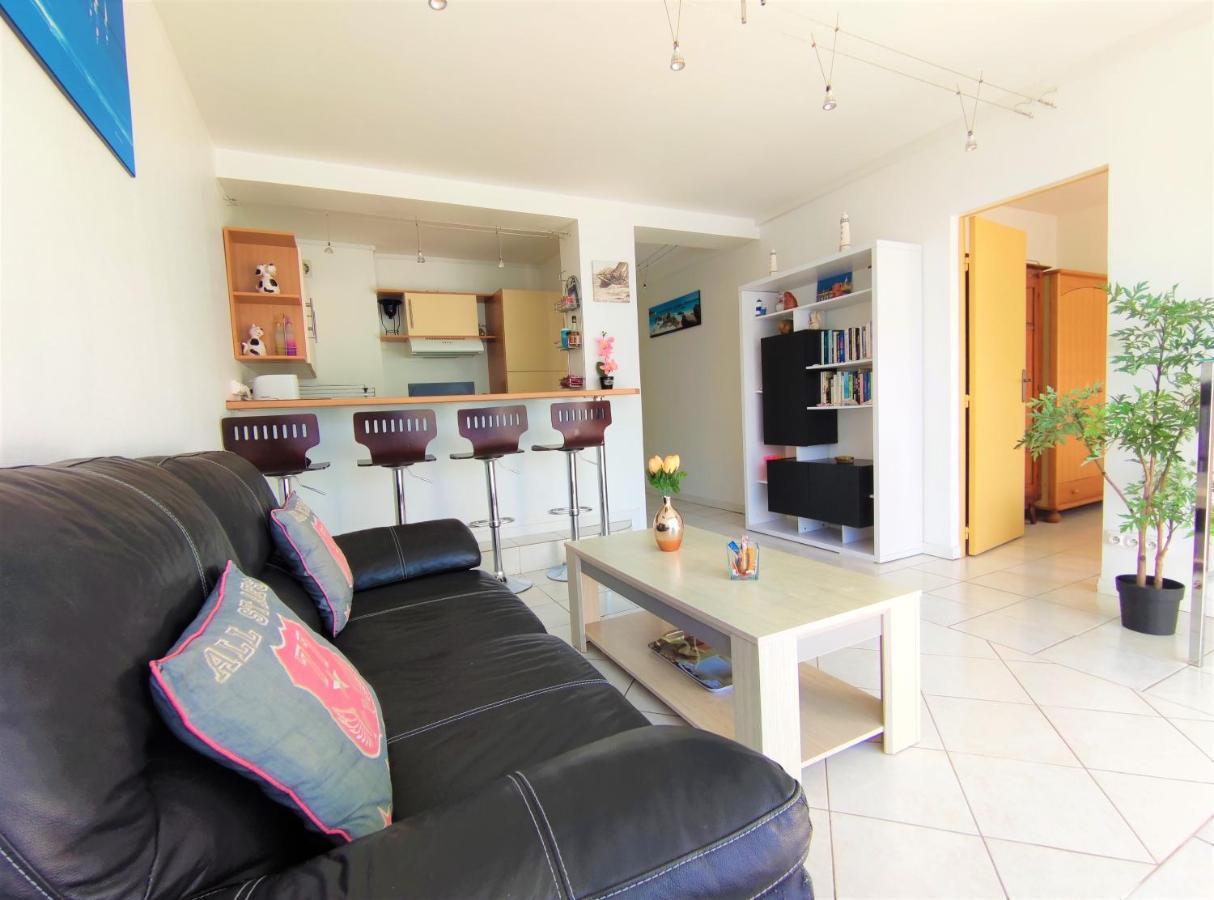 5 appartements indépendants situés à mi-chemin entre le Vieux Port et le Pont de l île de Ré La Rochelle  Exterior foto