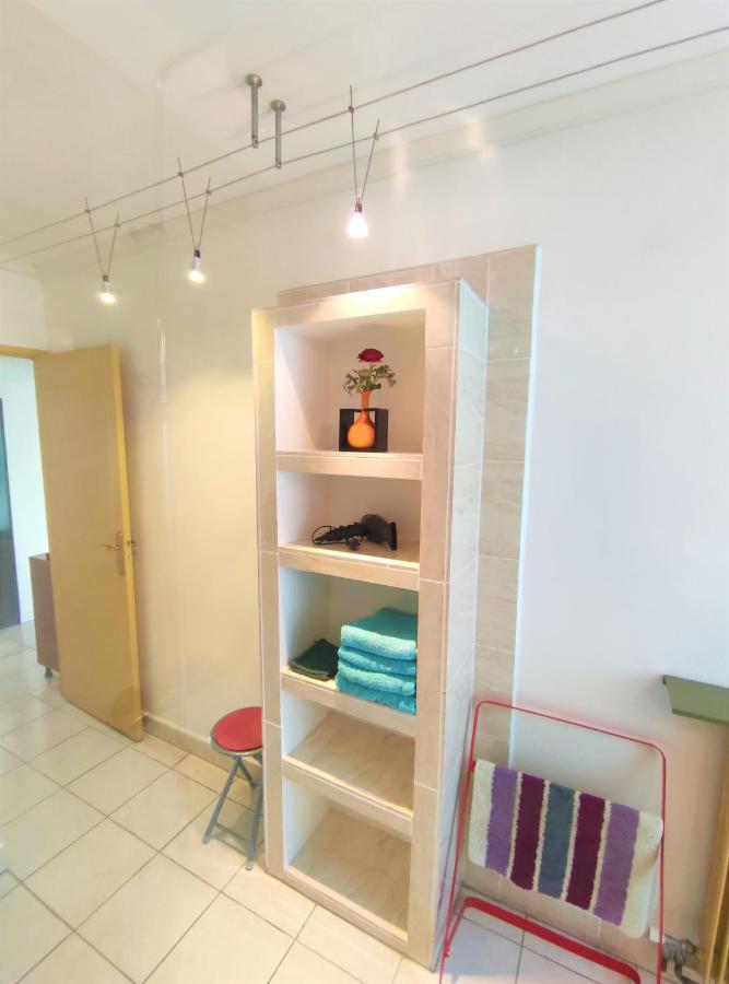 5 appartements indépendants situés à mi-chemin entre le Vieux Port et le Pont de l île de Ré La Rochelle  Exterior foto