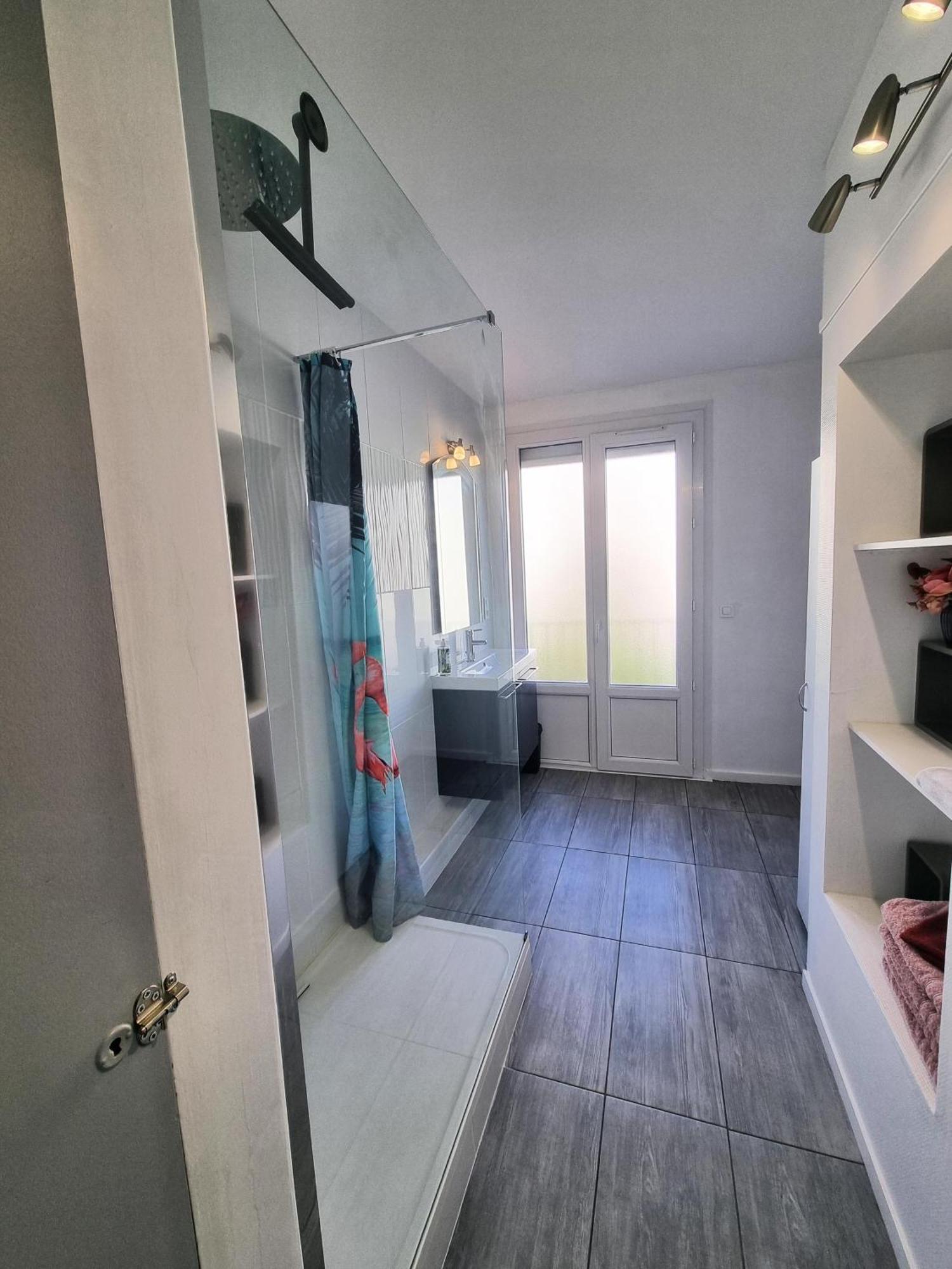 5 appartements indépendants situés à mi-chemin entre le Vieux Port et le Pont de l île de Ré La Rochelle  Exterior foto